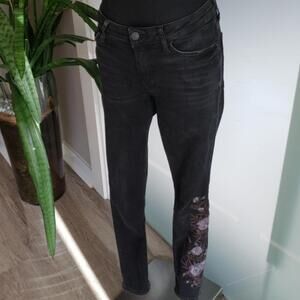 MNG by Mango🌹 EDGY BLACK SKINNY JEANS w/ ROMANTIC FLORAL EMBROIDERY 🌹